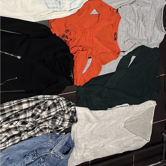 Sweaters and dress shirts - Picture 2 of 4